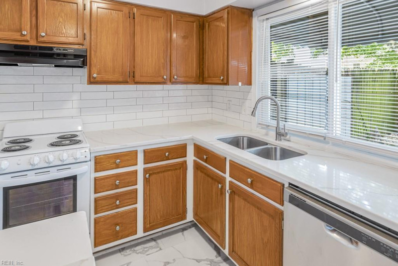 Photo 11 of 33 residential for sale in Virginia Beach virginia