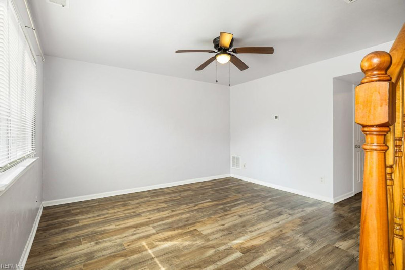 Photo 3 of 33 residential for sale in Virginia Beach virginia