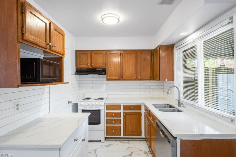 Photo 8 of 33 residential for sale in Virginia Beach virginia