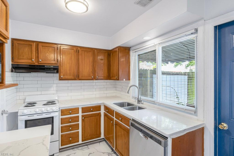 Photo 9 of 33 residential for sale in Virginia Beach virginia