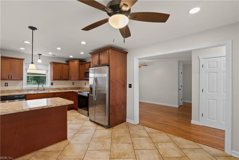 Photo 21 of 50 residential for sale in Chesapeake virginia