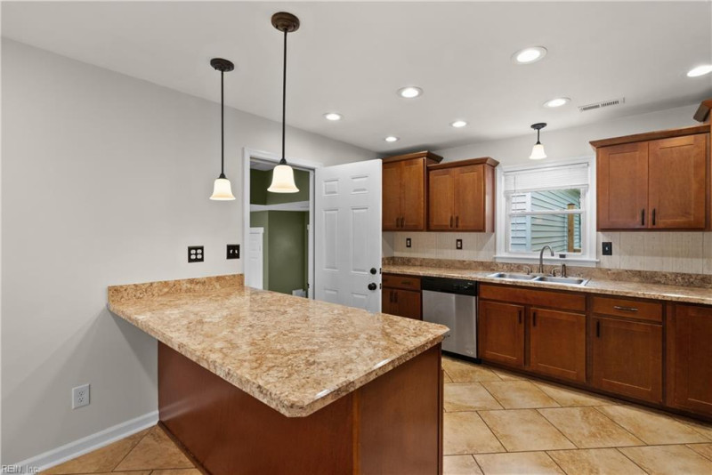 Photo 23 of 50 residential for sale in Chesapeake virginia