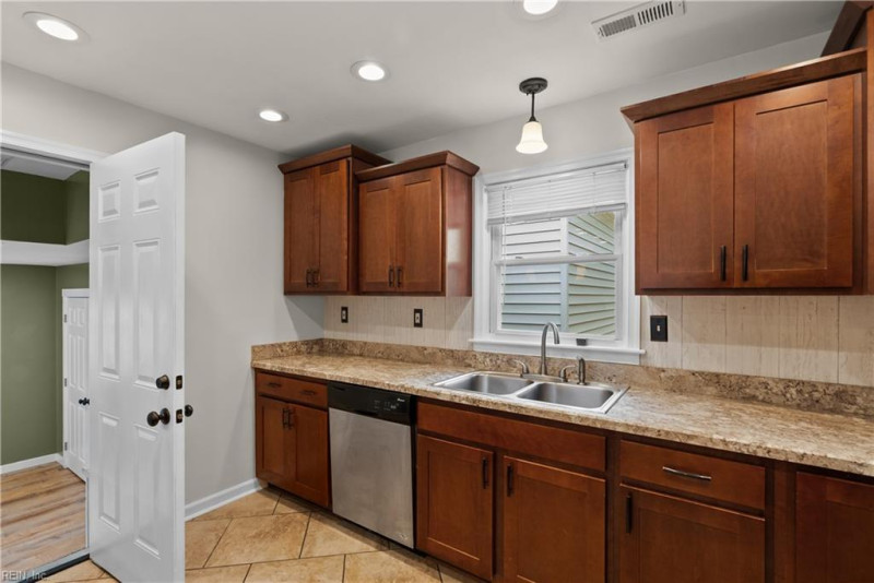 Photo 25 of 50 residential for sale in Chesapeake virginia