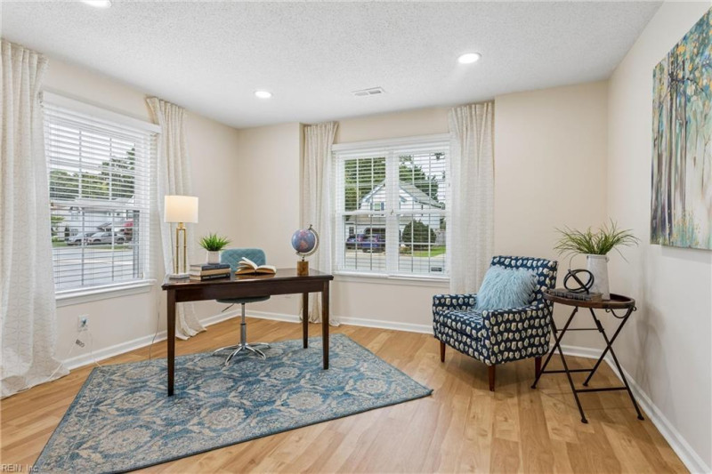 Photo 7 of 50 residential for sale in York County virginia