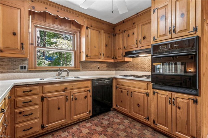 Photo 14 of 45 residential for sale in Newport News virginia