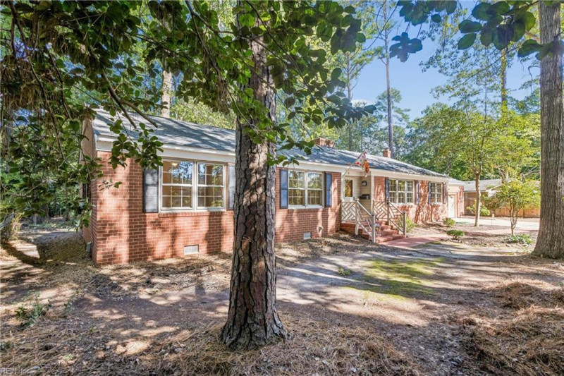 Photo 3 of 45 residential for sale in Newport News virginia