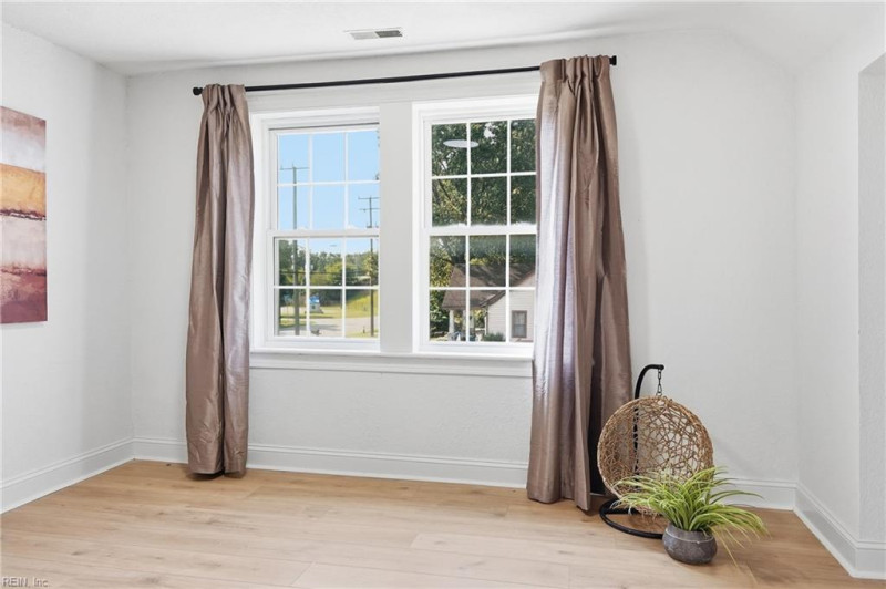 Photo 18 of 24 residential for sale in Chesapeake virginia