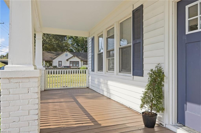 Photo 4 of 24 residential for sale in Chesapeake virginia
