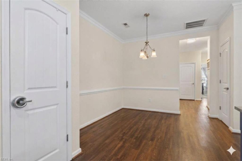 Photo 14 of 50 residential for sale in Chesapeake virginia