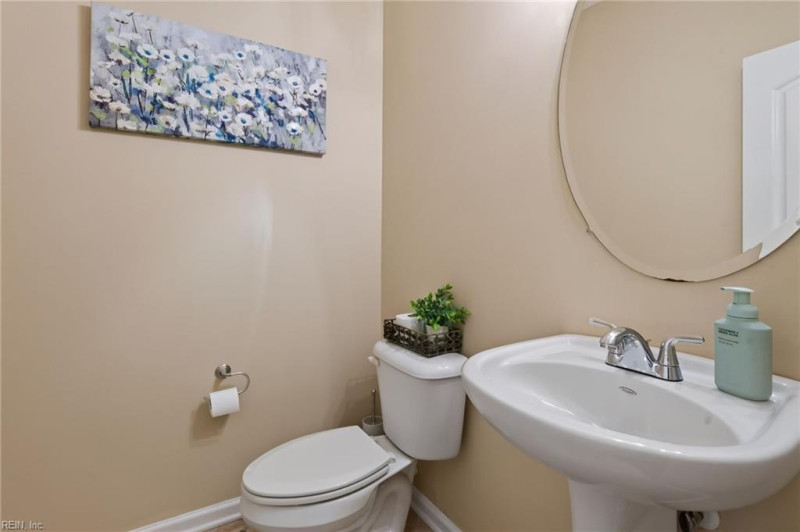 Photo 16 of 50 residential for sale in Chesapeake virginia