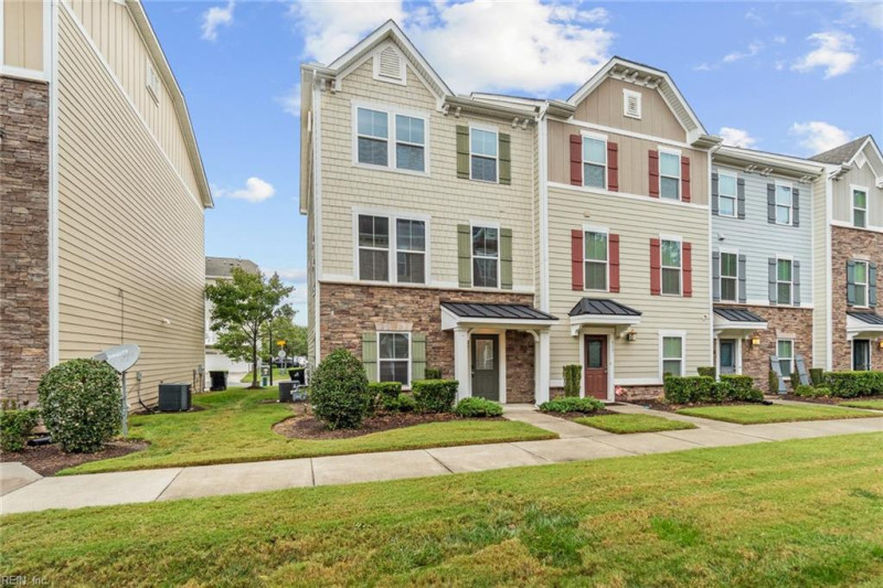 Photo 2 of 35 residential for sale in Chesapeake virginia