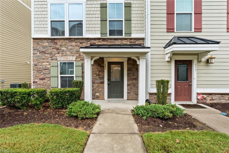 Photo 3 of 35 residential for sale in Chesapeake virginia