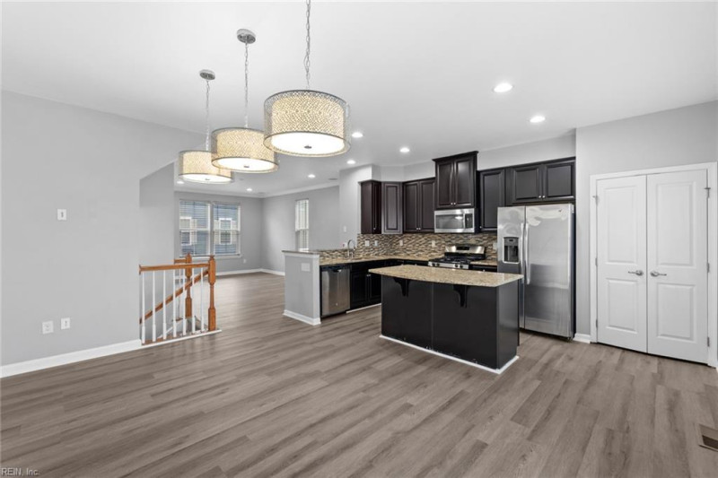 Photo 7 of 35 residential for sale in Chesapeake virginia