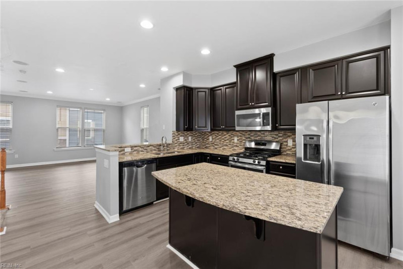 Photo 8 of 35 residential for sale in Chesapeake virginia