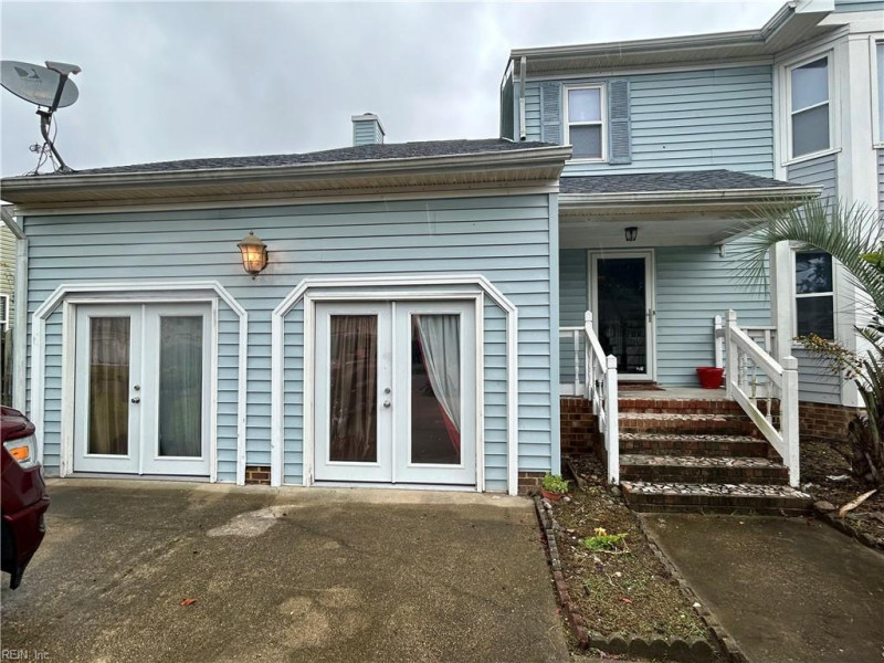 Photo 1 of 34 residential for sale in Chesapeake virginia