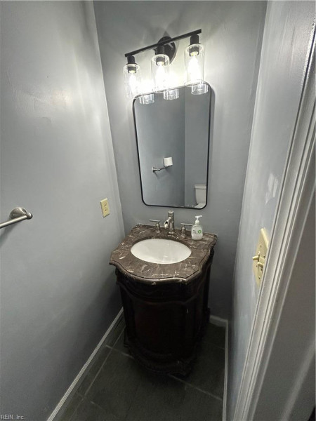 Photo 11 of 34 residential for sale in Chesapeake virginia