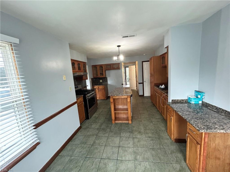 Photo 14 of 34 residential for sale in Chesapeake virginia