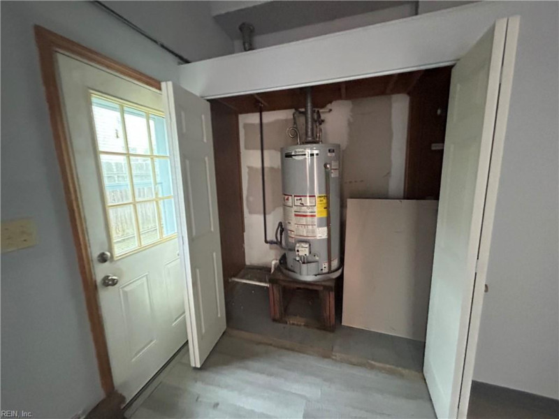 Photo 16 of 34 residential for sale in Chesapeake virginia