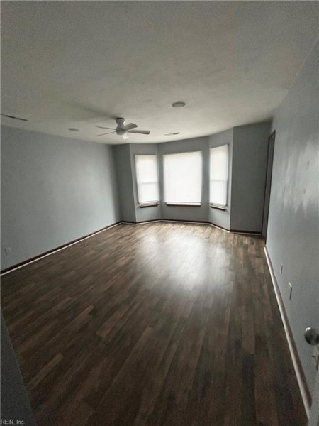 Photo 20 of 34 residential for sale in Chesapeake virginia