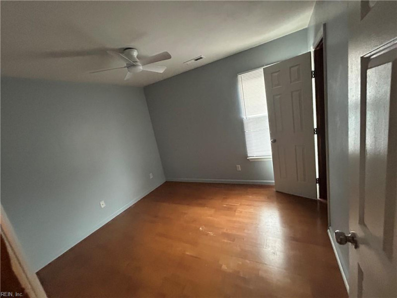 Photo 31 of 34 residential for sale in Chesapeake virginia