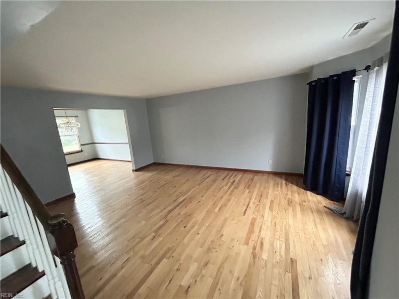 Photo 4 of 34 residential for sale in Chesapeake virginia