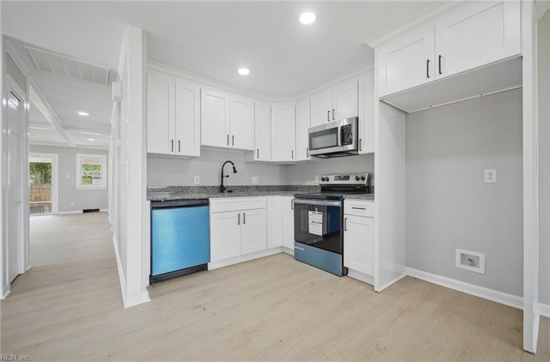 Photo 11 of 45 residential for sale in Chesapeake virginia