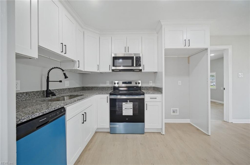 Photo 13 of 45 residential for sale in Chesapeake virginia
