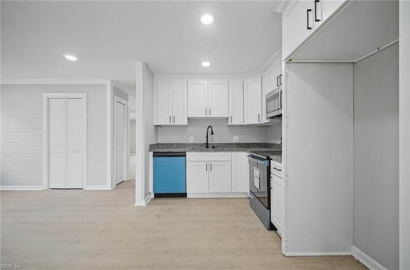 Photo 14 of 45 residential for sale in Chesapeake virginia