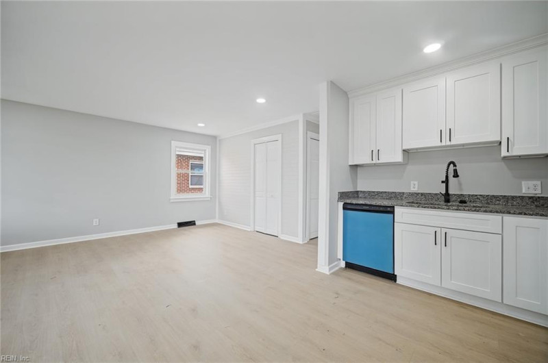Photo 15 of 45 residential for sale in Chesapeake virginia