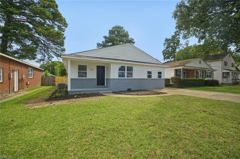 Photo 2 of 45 residential for sale in Chesapeake virginia