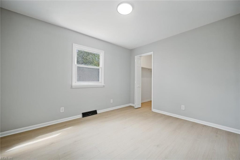 Photo 23 of 45 residential for sale in Chesapeake virginia