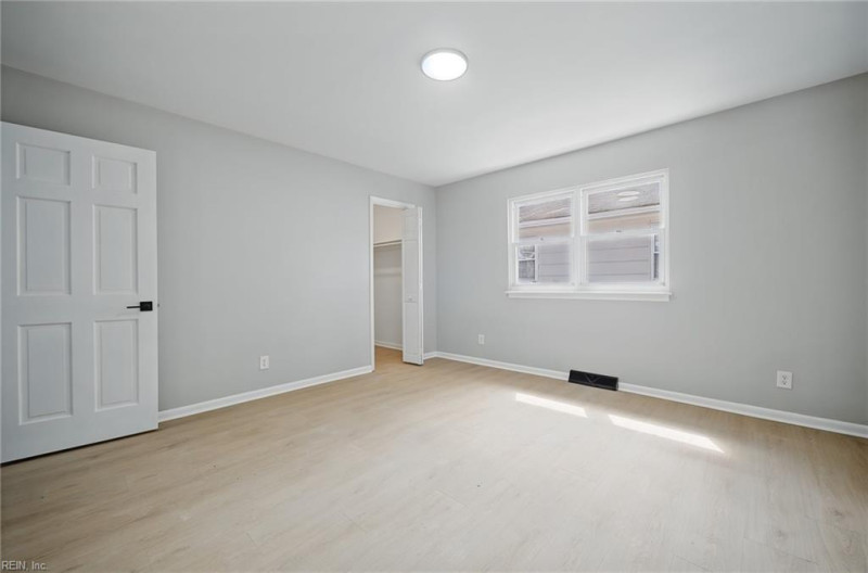 Photo 27 of 45 residential for sale in Chesapeake virginia