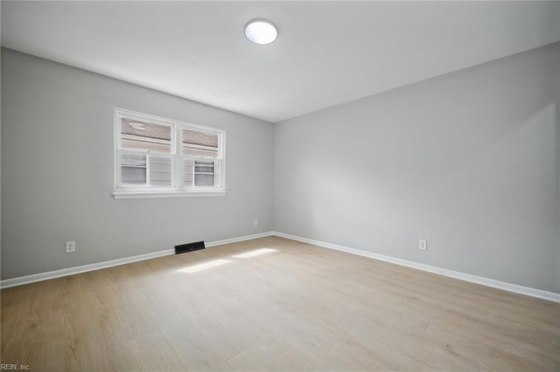 Photo 28 of 45 residential for sale in Chesapeake virginia