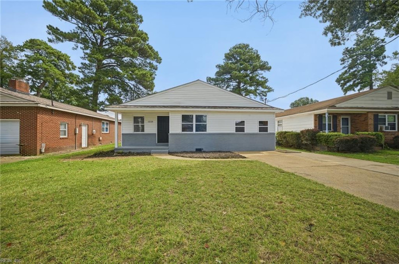 Photo 3 of 45 residential for sale in Chesapeake virginia