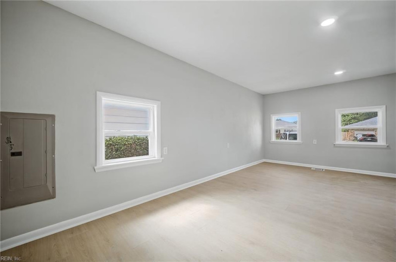 Photo 35 of 45 residential for sale in Chesapeake virginia