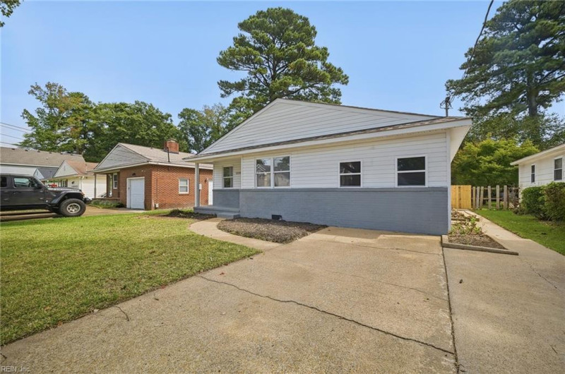 Photo 4 of 45 residential for sale in Chesapeake virginia