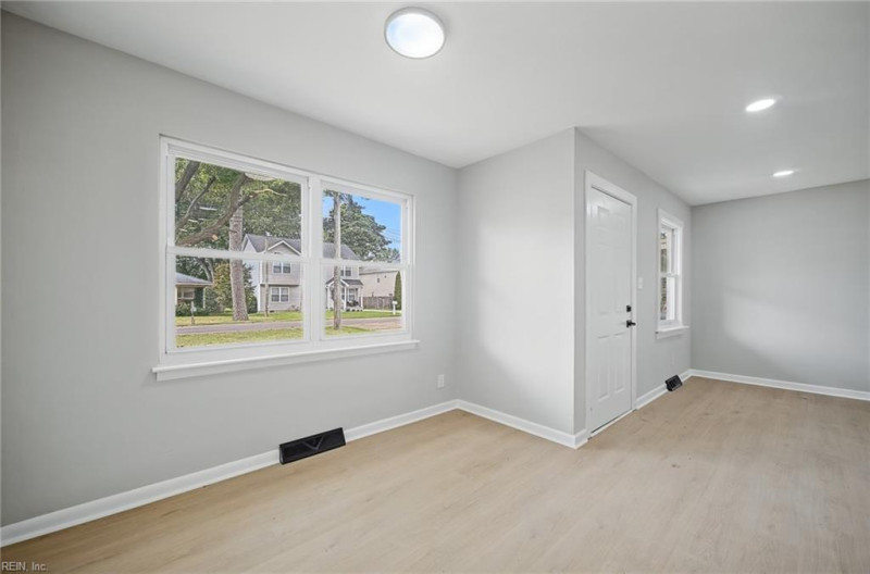 Photo 5 of 45 residential for sale in Chesapeake virginia