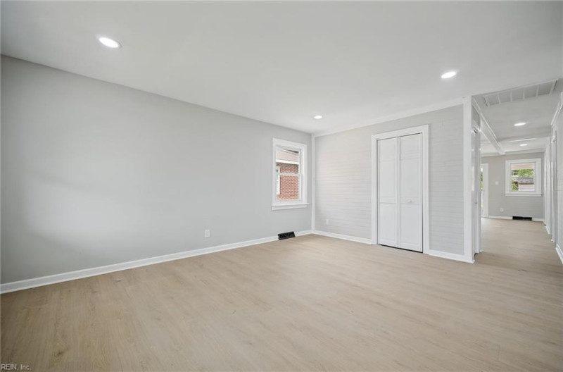Photo 7 of 45 residential for sale in Chesapeake virginia