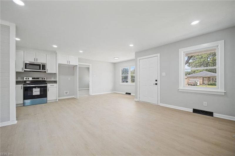 Photo 9 of 45 residential for sale in Chesapeake virginia