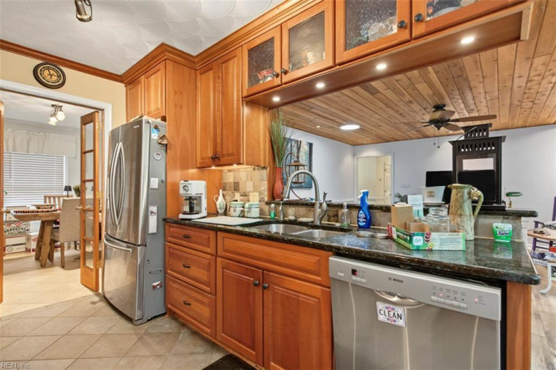 Photo 10 of 21 residential for sale in York County virginia