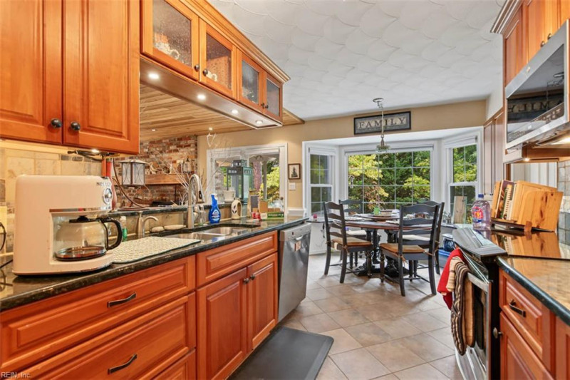 Photo 11 of 21 residential for sale in York County virginia