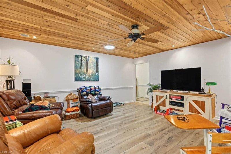 Photo 7 of 21 residential for sale in York County virginia