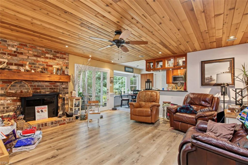 Photo 8 of 21 residential for sale in York County virginia