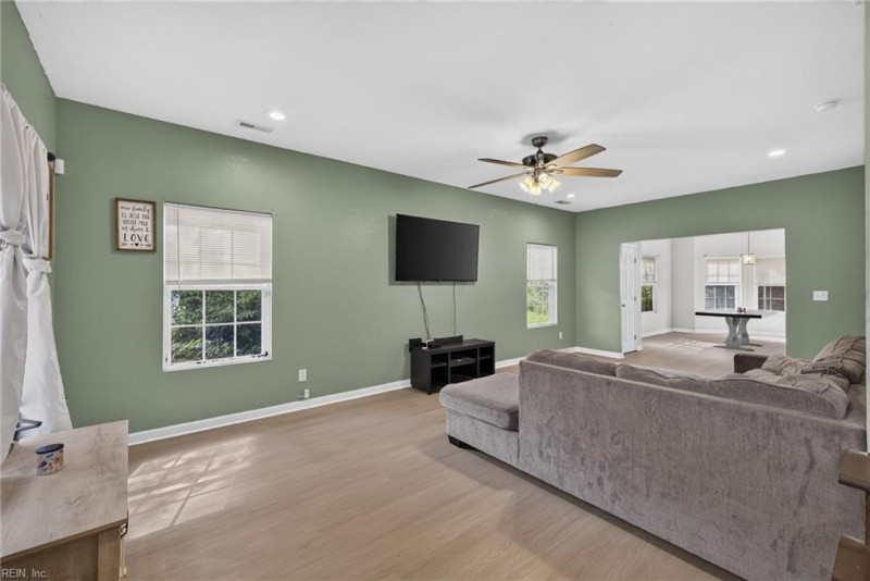 Photo 4 of 34 residential for sale in Norfolk virginia