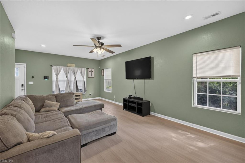 Photo 6 of 34 residential for sale in Norfolk virginia