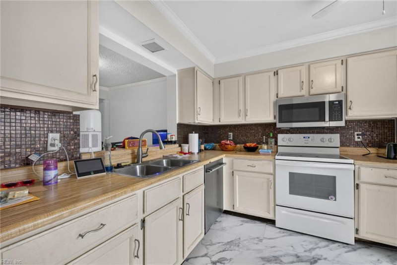 Photo 5 of 29 residential for sale in Virginia Beach virginia
