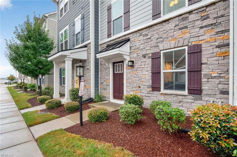 Photo 2 of 47 residential for sale in Chesapeake virginia