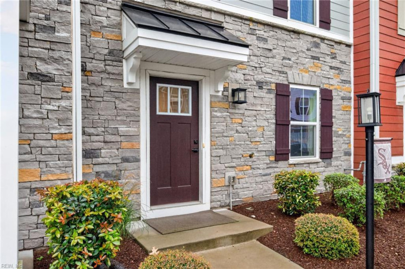 Photo 3 of 47 residential for sale in Chesapeake virginia