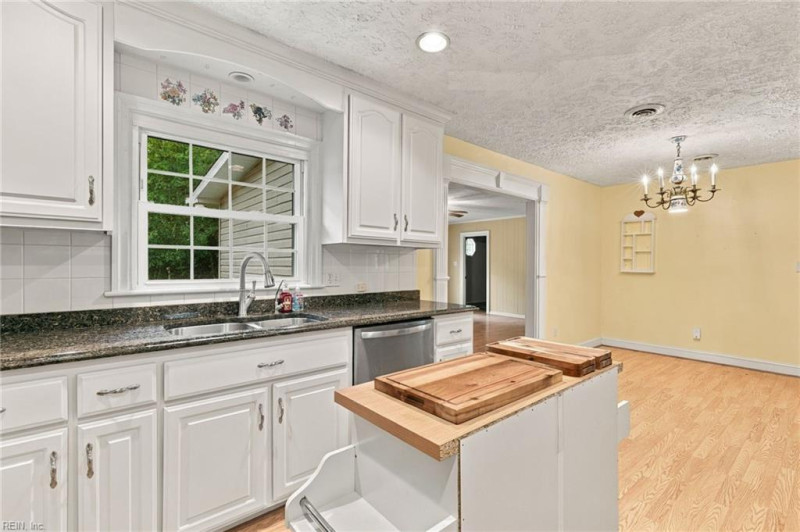 Photo 11 of 26 residential for sale in Gloucester County virginia