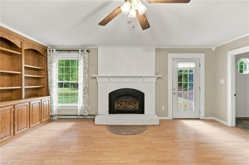 Photo 13 of 26 residential for sale in Gloucester County virginia